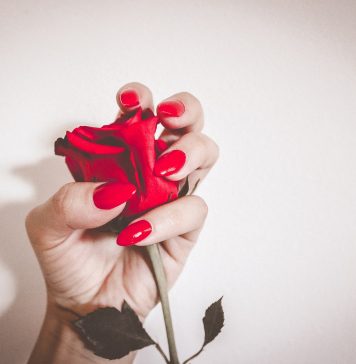 Manichiura semipermanenta confera unghiilor un aspect delicat si natural FreeStyleBeauty.ro