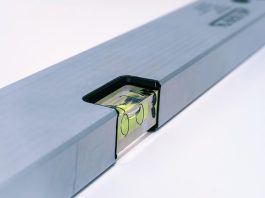 Ce nivelă cu bulă de aer să cumperi? avantaje nivela aer