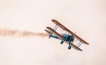 cand cumperi biletul de avio